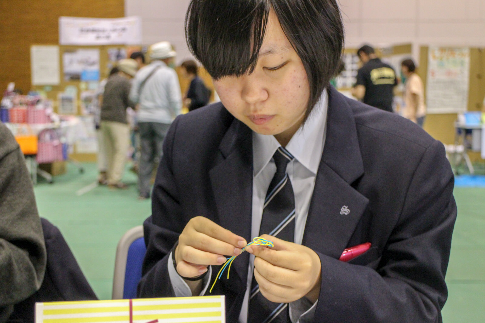 志津川高校手芸部のブースでは水引でいろんな形を作るワークショップを開催！