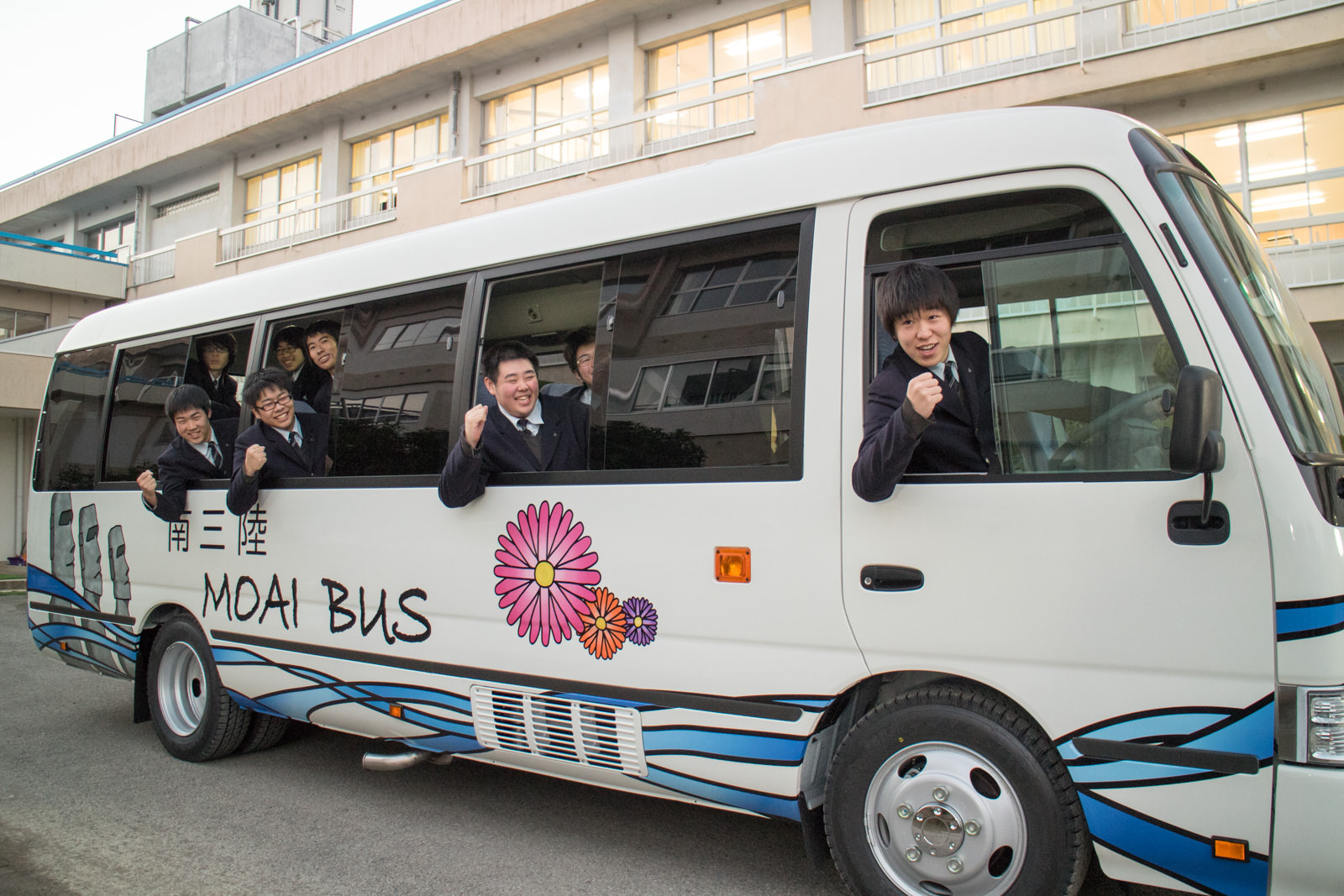 志津川高生の力で町民バスが復活 南三陸モアイバス贈呈式レポート 南三陸なう